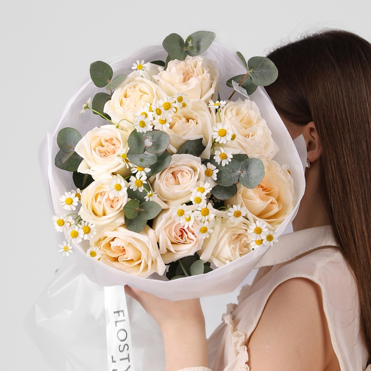 pionovidnye rozy s romashkoj 2